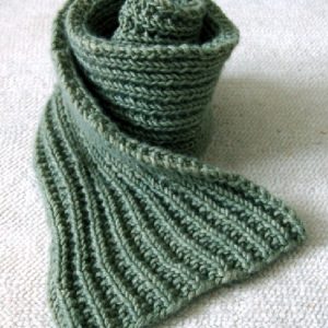 Зеленый шарф, фактурная вязка